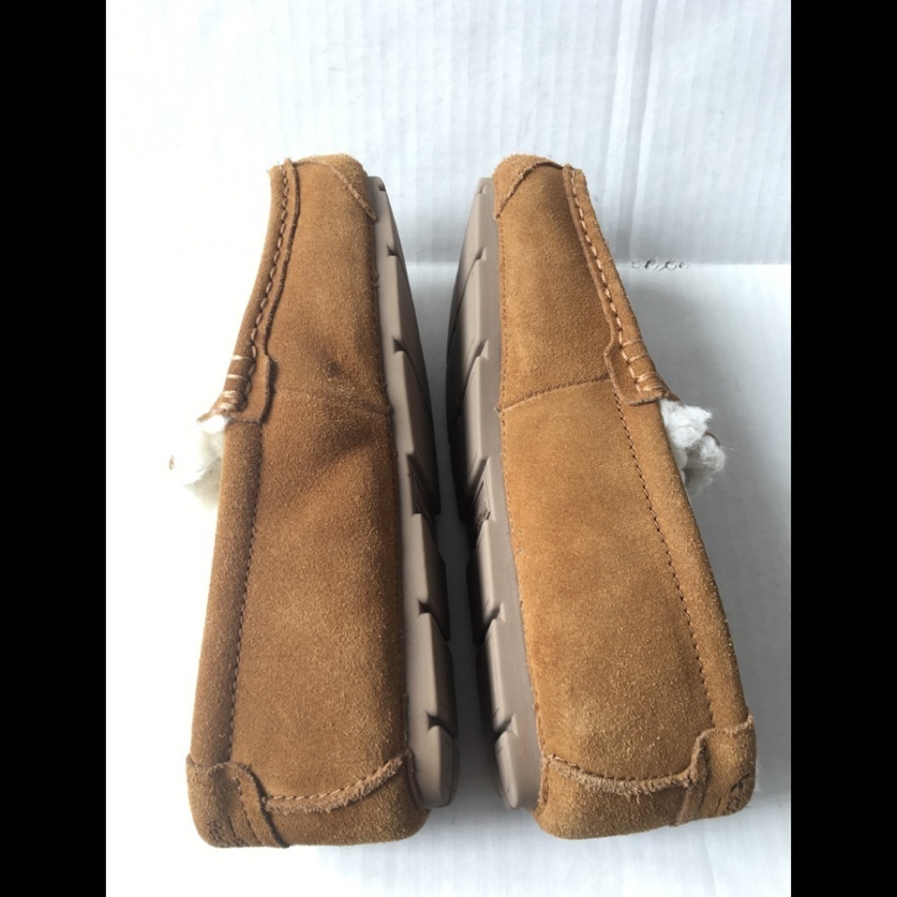 Koolaburra by UGG Tan/ Chestnut Slippers - Picture 12 of 16